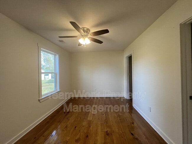 Building Photo - 407 Gruber St