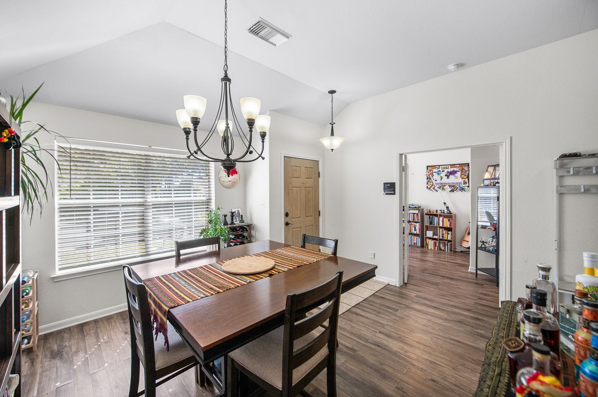 Building Photo - 13839 Bent Ridge Dr