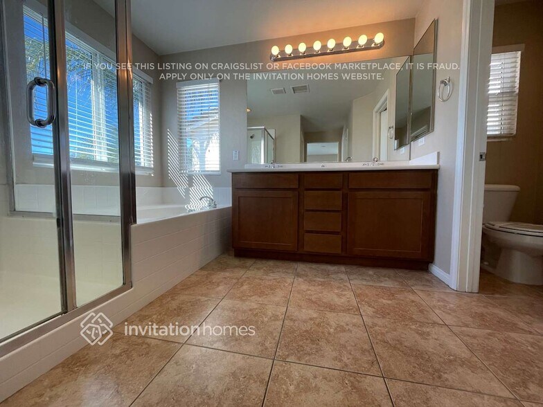 Building Photo - 1387 Valley Rose Way