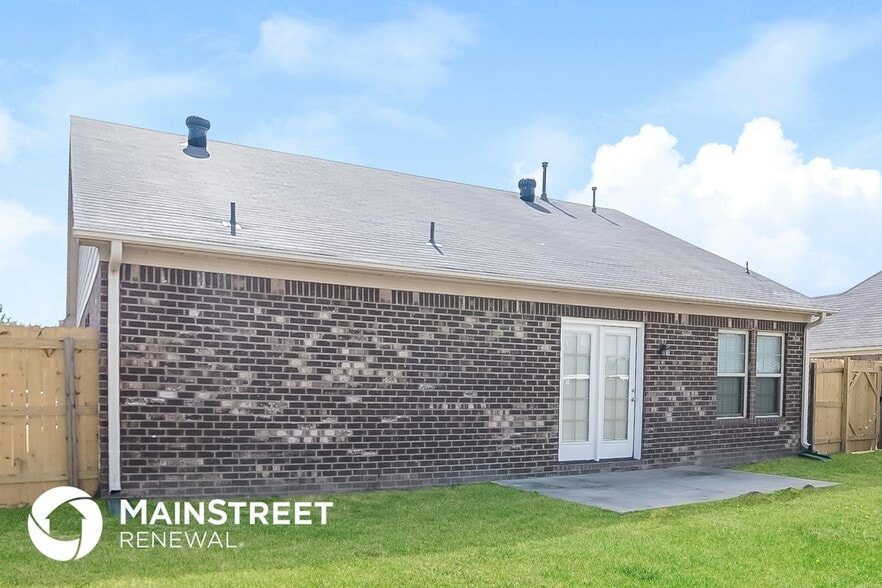 Building Photo - 4290 Carroll Dr