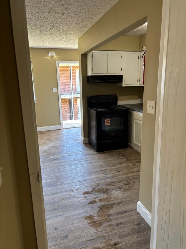 Building Photo - 204 N Warren St