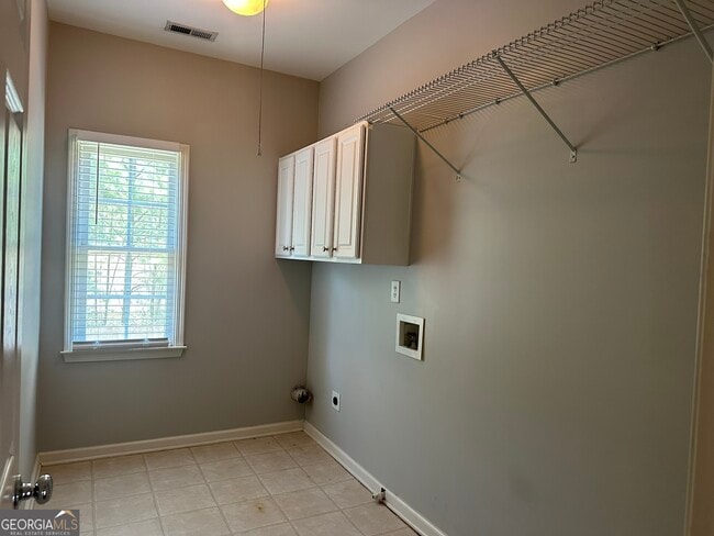 Building Photo - 669 Maple Grove Way