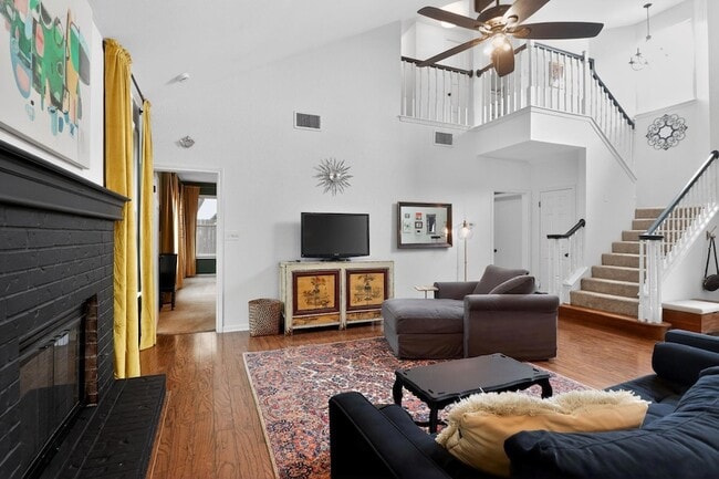 Building Photo - 1607 Gracy Farms Ln