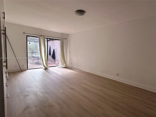 Building Photo - 547 Patio Village Way