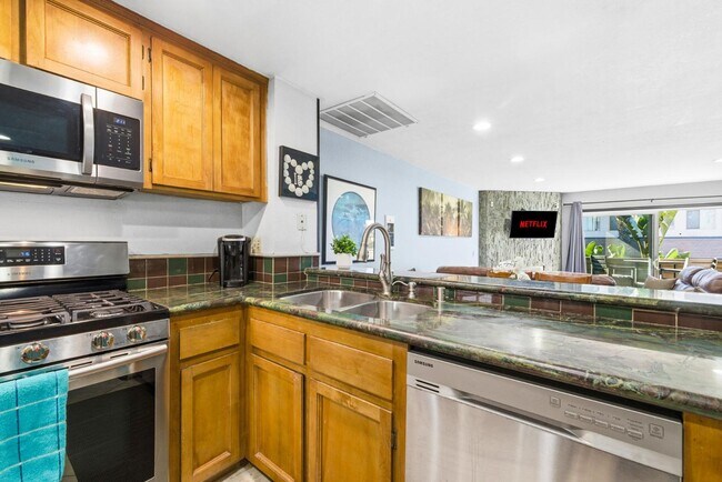 Building Photo - 731 Seacoast Dr