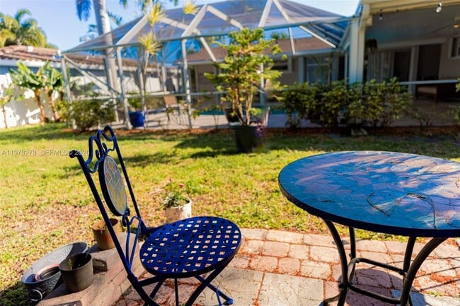 Building Photo - 809 SE 14th Dr