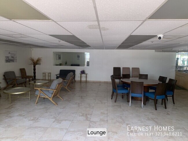 Building Photo - 4915 Tyrone Ave