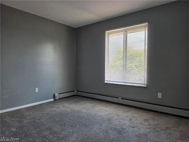 Building Photo - 16101 Maple Park Dr