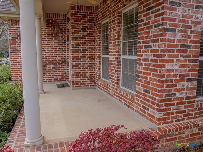 Building Photo - 1651 Hanz Dr