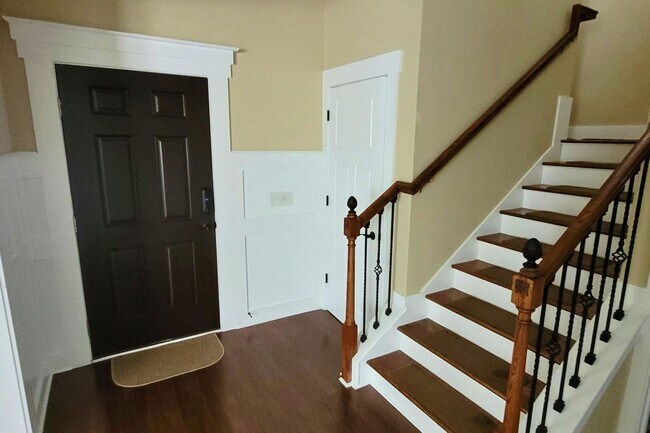 Building Photo - Coming Available!