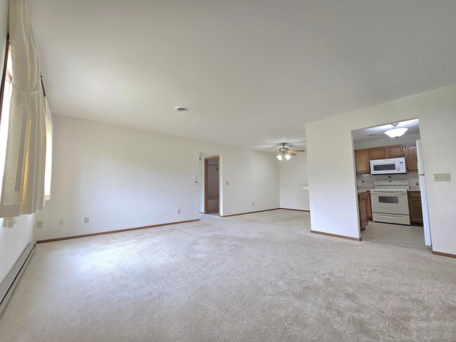 Building Photo - 940 Prairie Dr
