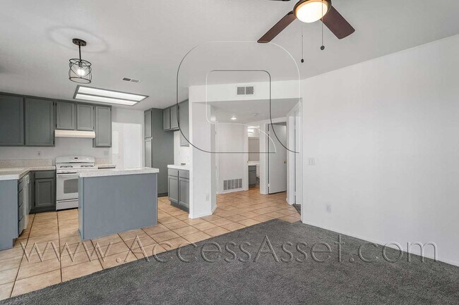 Building Photo - Charming 4/Bed 3/Bath Home In The Heart Of...