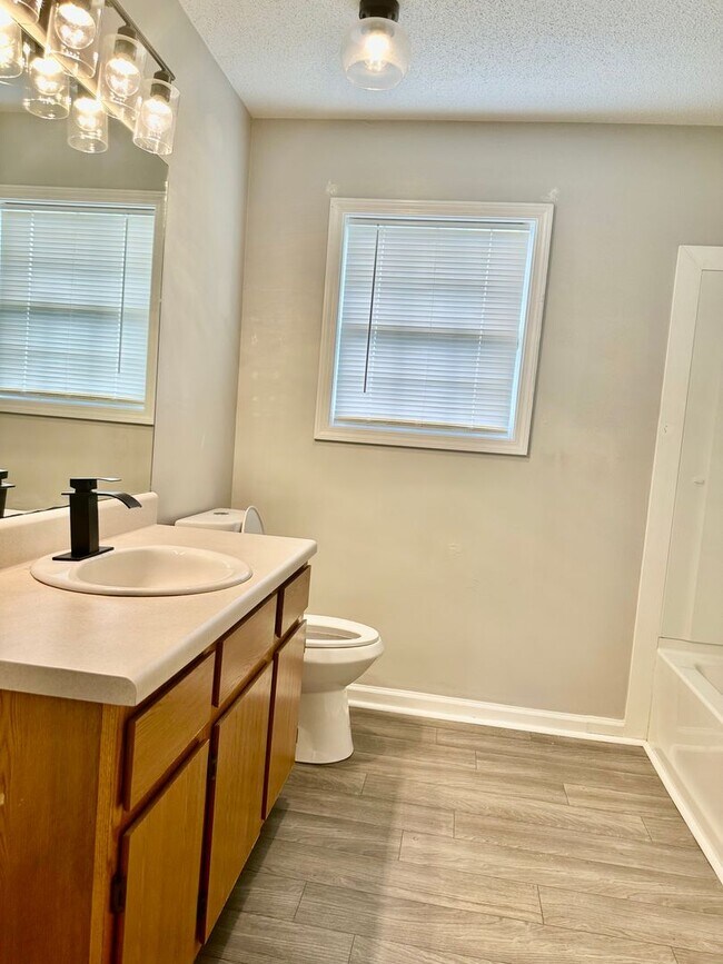 Building Photo - Villa Rica Rental