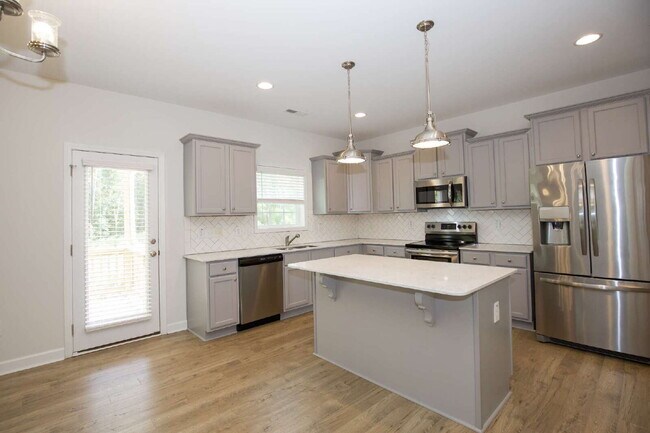 Building Photo - 1170 Camellia Dr