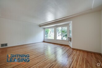 Building Photo - Stylish and Modern Living in the Heart of ...