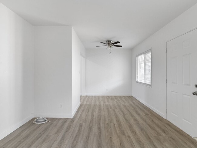 Interior Photo - 1577 Pine Avenue