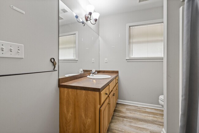 Building Photo - 377 Church St