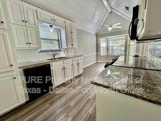 Building Photo - 7729 Red Oak St