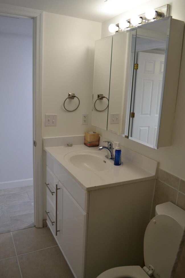 Building Photo - 124 Shore Ct