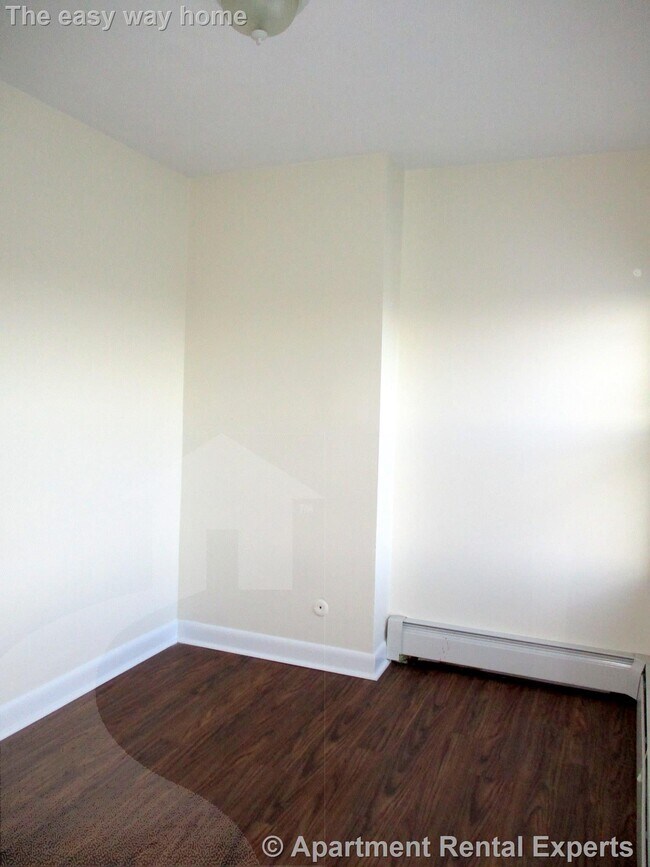 Building Photo - 2 Central St