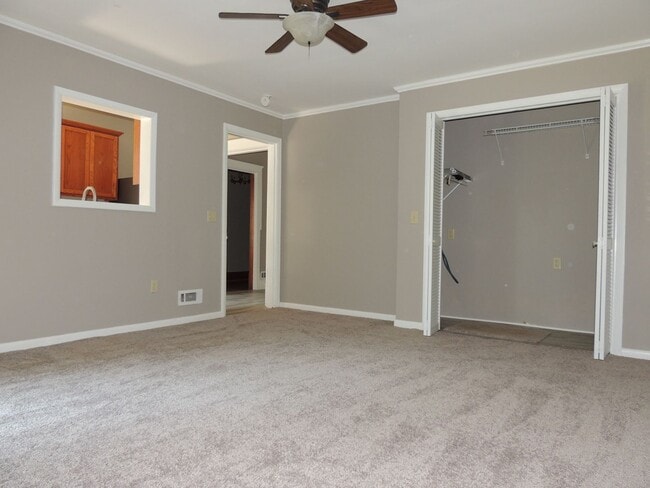 Building Photo - You need to see this beautiful home in Maryville City