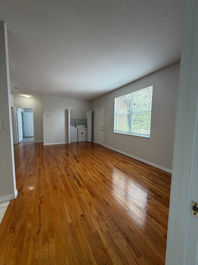 Building Photo - 2403 W Platt St