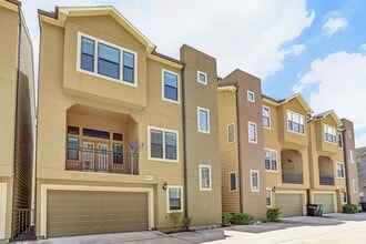 Building Photo - 1601 W 24th St