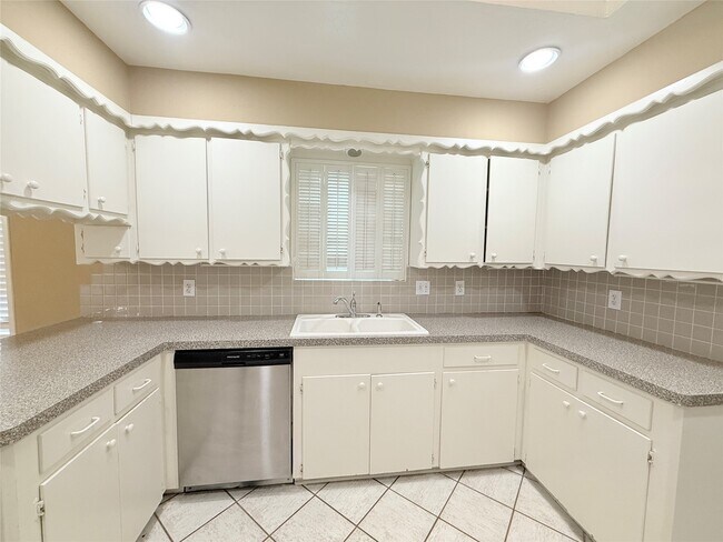 Building Photo - 9231 Stroud Dr