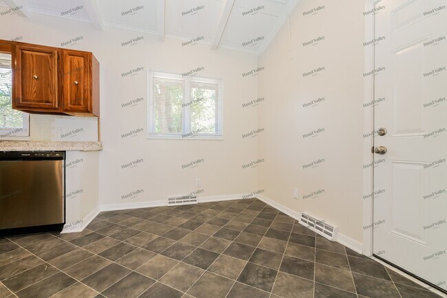 Building Photo - 4608 S Willis Ave