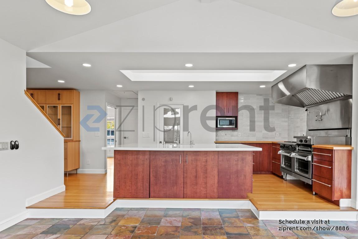 Building Photo - 475 Roading Dr