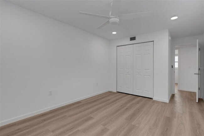 Building Photo - 2826 W Rainbow Cir
