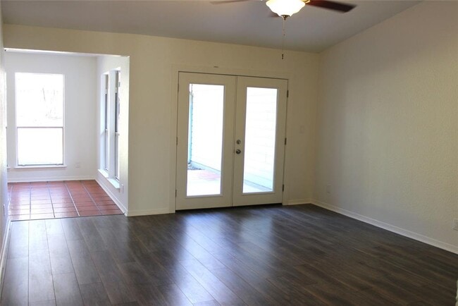 Building Photo - 215 Stowaway Cove