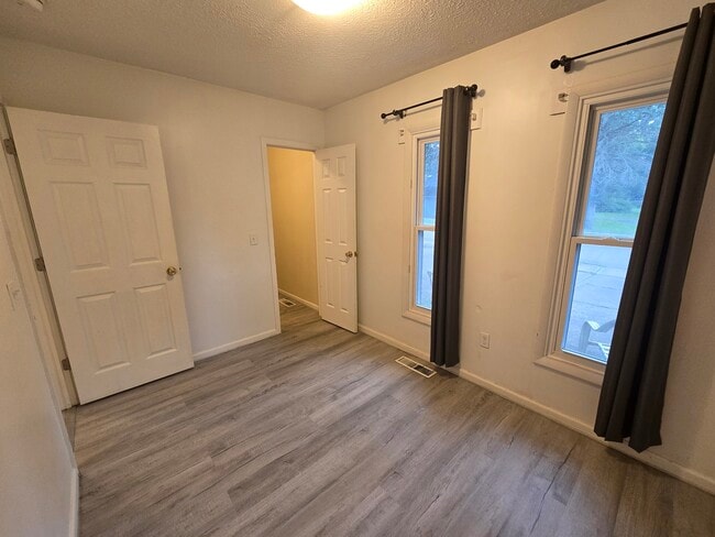 Building Photo - 811 Marvin St