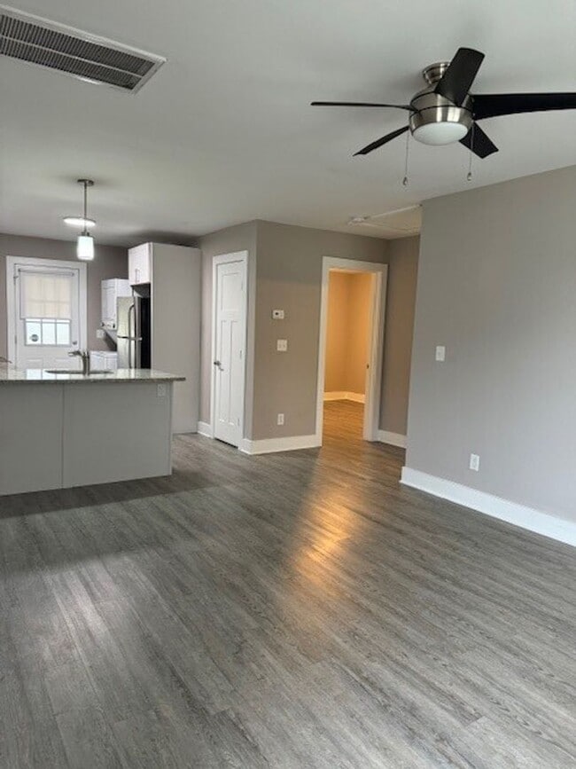 Building Photo - 524 26th Ave N