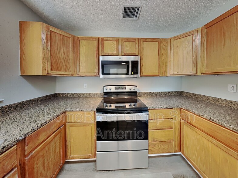 Building Photo - 8751 Ridge Mile Dr