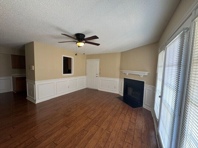 Building Photo - *** $200 OFF FIRST MONTH RENT ***