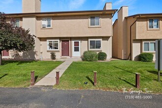 Building Photo - LA JOLLA 2BD TWO-STORY TOWNHOME CONVENIENT...