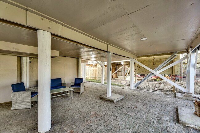 Building Photo - 208 W Gardenia St