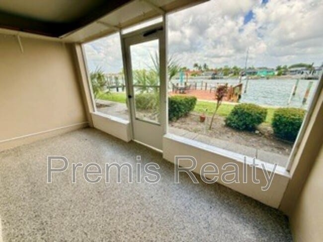 Building Photo - 333 Island Way