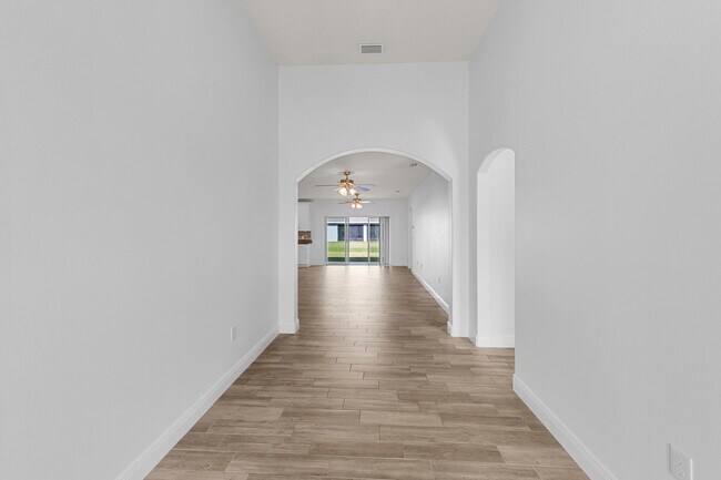 Building Photo - 531 Topeka Rd SW