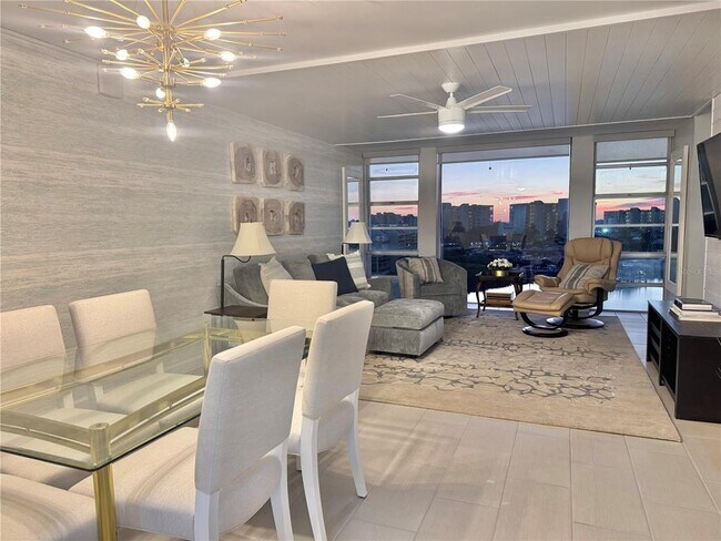 Building Photo - 7400 Sun Island Dr S