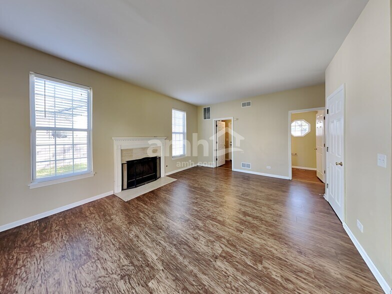Building Photo - 161 Brookwood Ln W