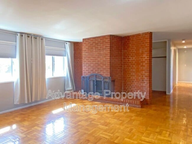 Building Photo - 5230 NE Laurel Dr