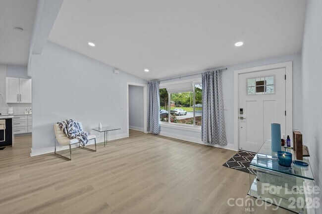 Building Photo - 8609 Cedarbrook Dr