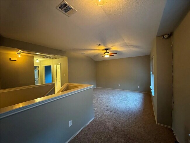 Building Photo - "Charming 3-Bedroom Retreat in Kyle, TX with Spacious Living and Modern Comforts!"