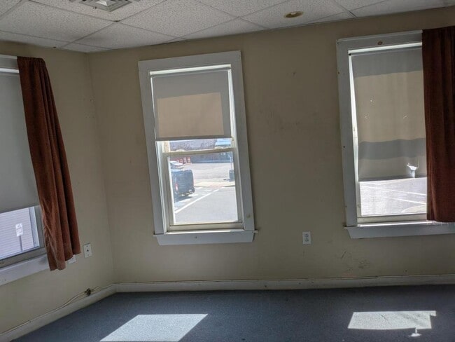 Building Photo - 437 Bay St