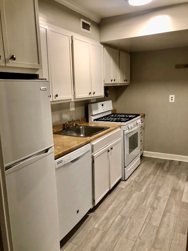 Building Photo - 939 25th St NW