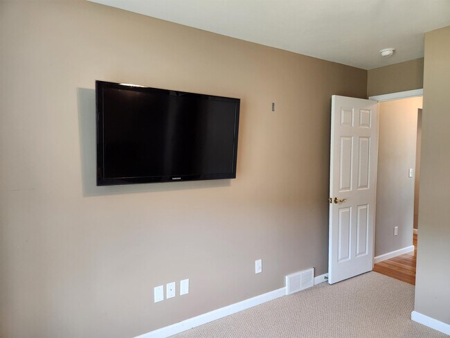 Building Photo - 8355 Nates Ln