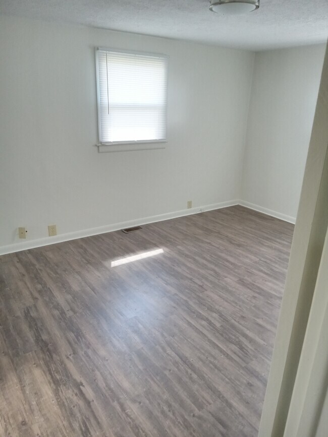 Building Photo - 929 3rd St