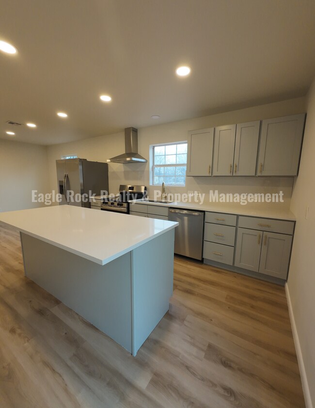 Building Photo - 1369 E 67th St